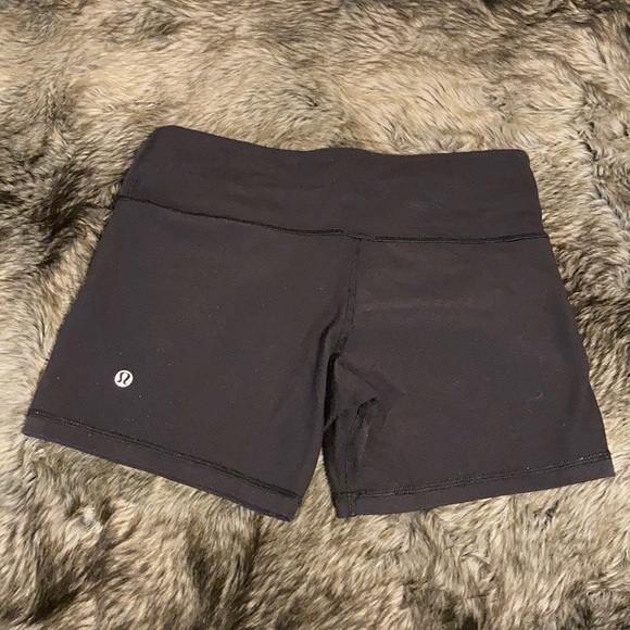 Lululemon reversible black pink workout shorts 6 - Picture 2 of 5